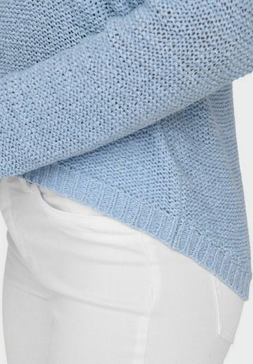 Пуловер в полоску