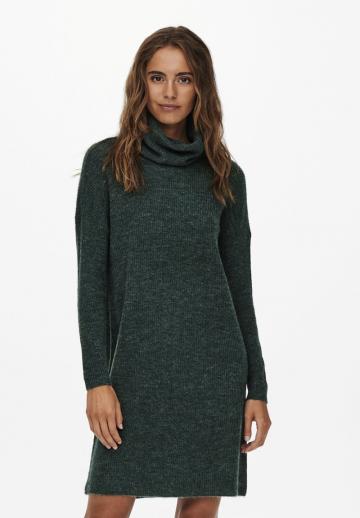 Вязаное платье