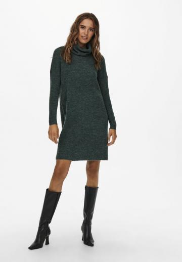 Вязаное платье