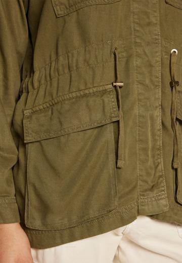 Куртка с накладнымит карманами