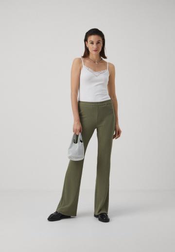 Топ на бретельках