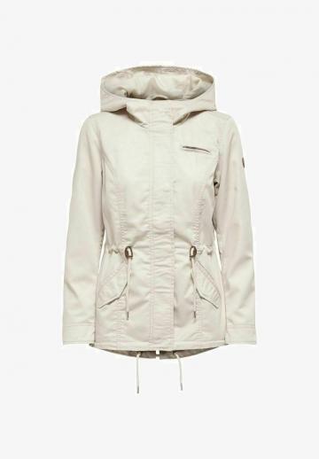 Куртка с накладнымит карманами