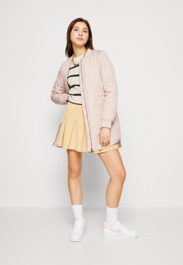 Пуловер в полоску