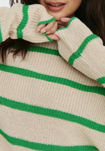 Пуловер в полоску