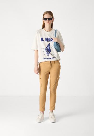 Брюки с накладными карманами