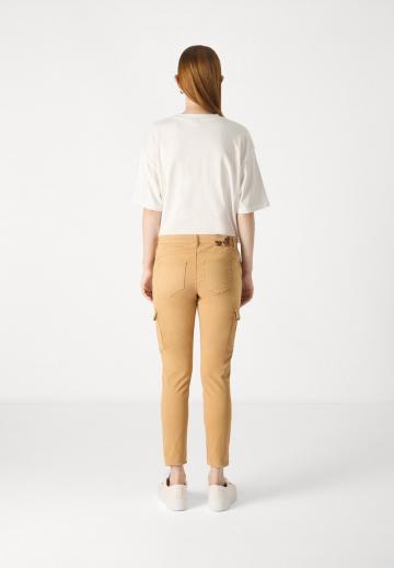 Брюки с накладными карманами