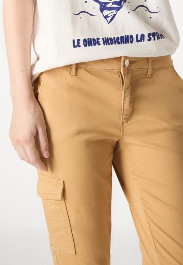 Брюки с накладными карманами