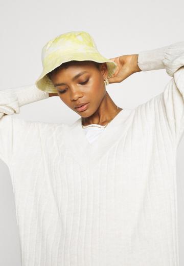 Вязаное платье