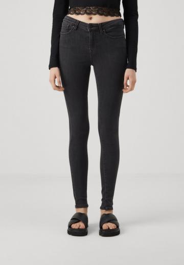 Узкие джинсы