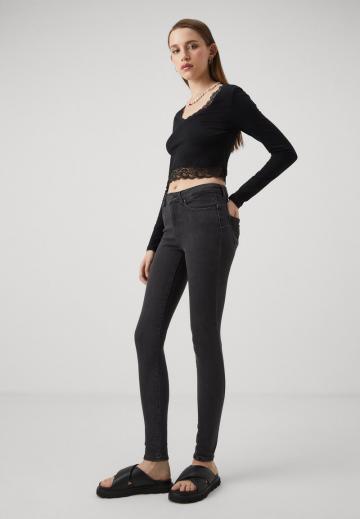 Узкие джинсы