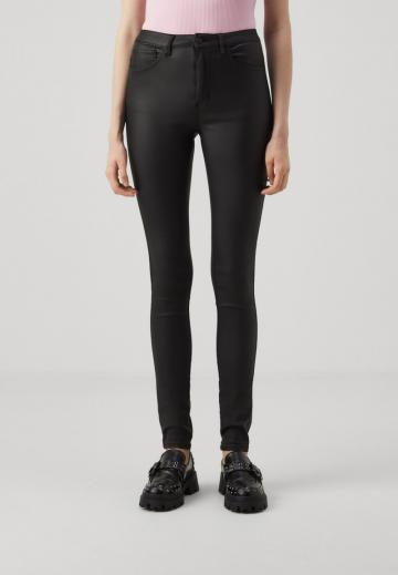 Узкие джинсы