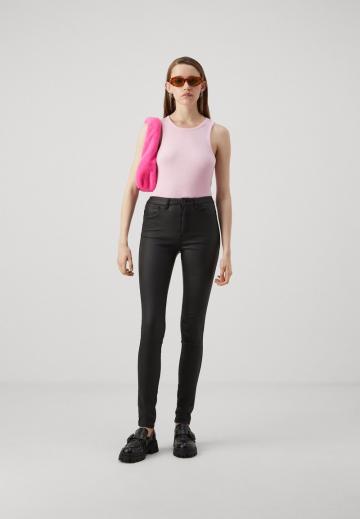 Узкие джинсы