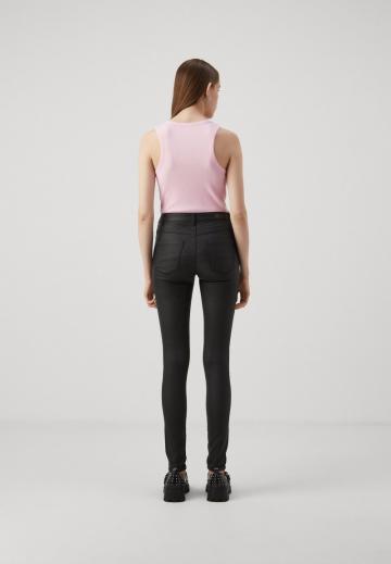 Узкие джинсы