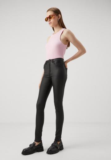 Узкие джинсы