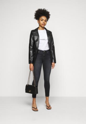 Короткие джинсы