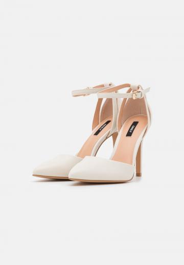 Туфли на высоком каблуке