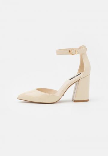 Туфли на высоком каблуке