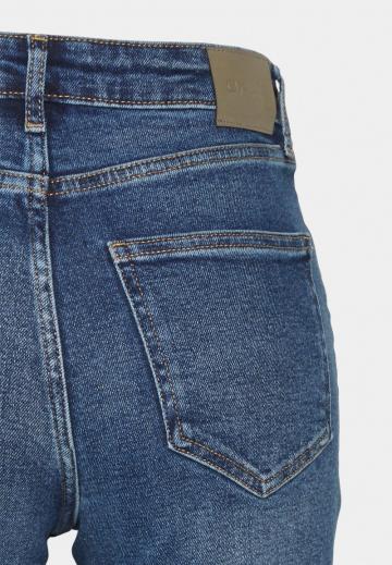 Свободные джинсы