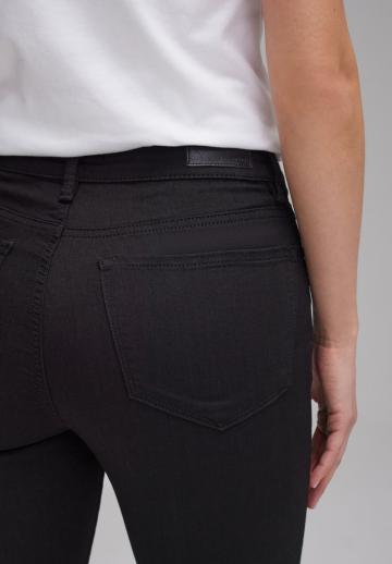 Узкие джинсы