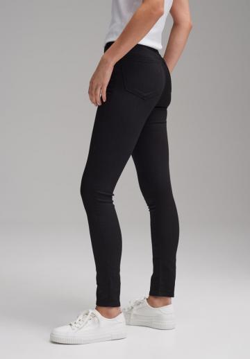 Узкие джинсы