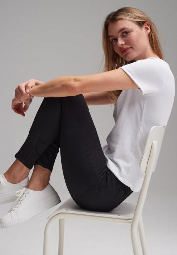 Узкие джинсы