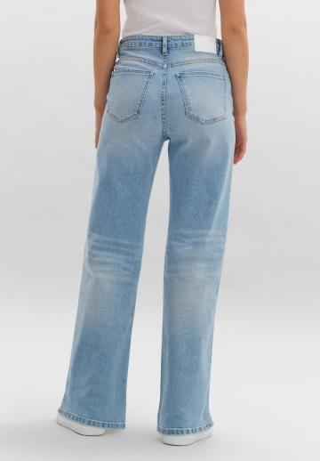 Прямые джинсы