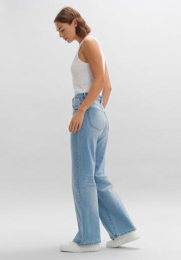 Прямые джинсы