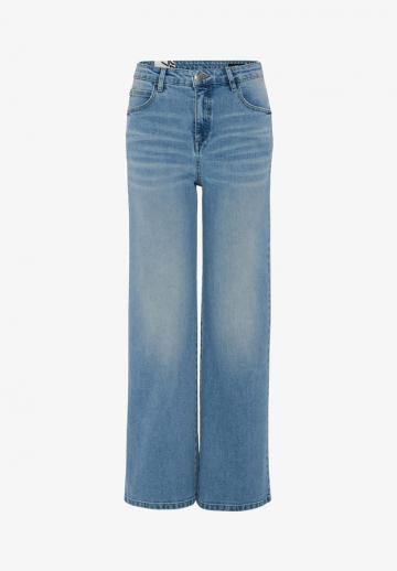 Прямые джинсы