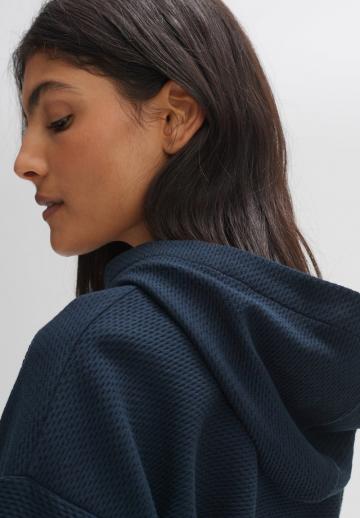 Пуловер с капюшоном