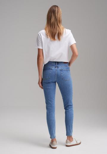 Узкие джинсы