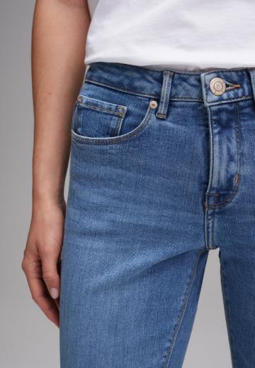 Узкие джинсы