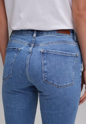 Узкие джинсы