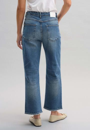 Короткие джинсы