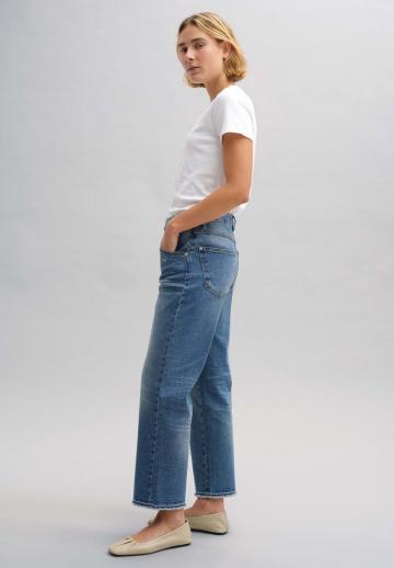 Короткие джинсы