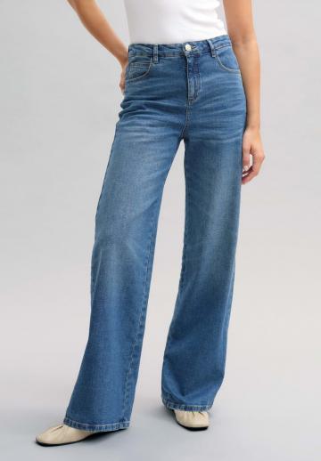 Прямые джинсы