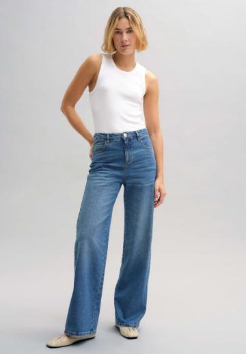 Прямые джинсы