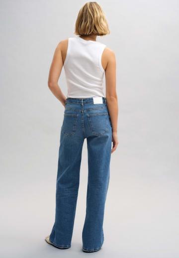 Прямые джинсы