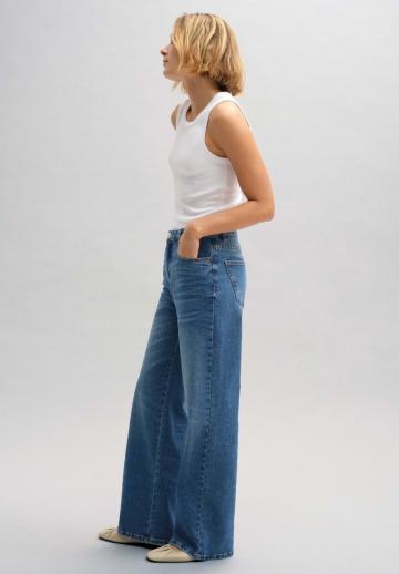 Прямые джинсы