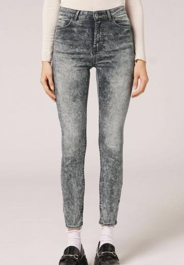 Узкие джинсы
