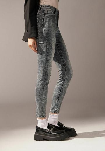 Узкие джинсы