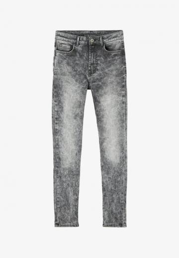 Узкие джинсы