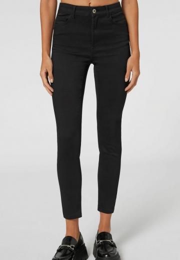 Узкие джинсы