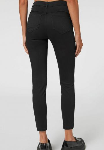 Узкие джинсы