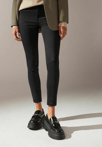 Узкие джинсы