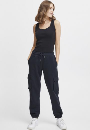 Брюки с накладными карманами