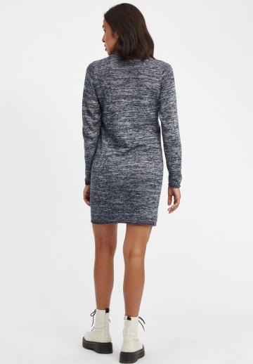 Вязаное платье