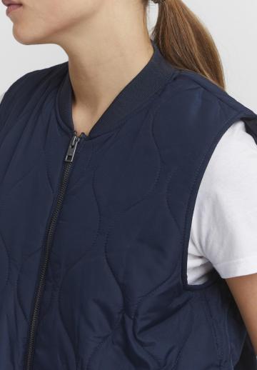 Длинный жилет