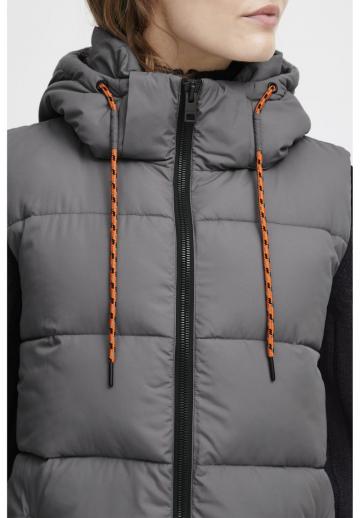 Длинный жилет