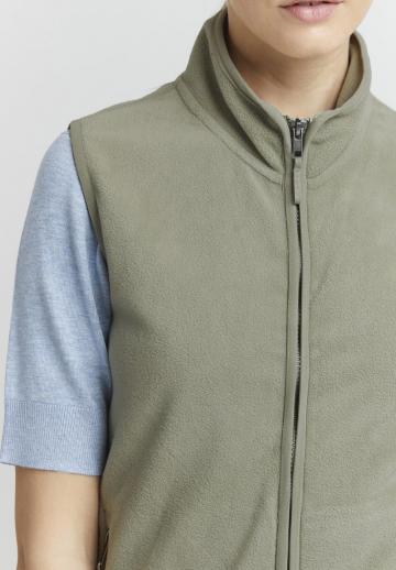 Длинный жилет