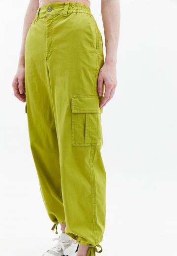 Брюки с накладными карманами